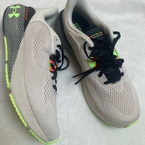 Under Armour  
UA HOVR Machina 3